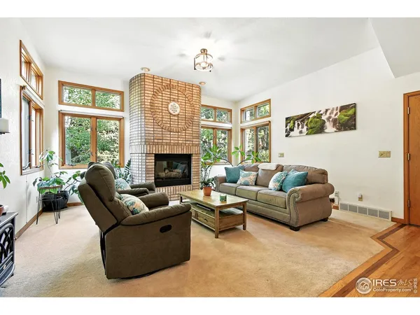 $1,097,000 | 2020 Diamond Drive, Longmont, CO 80504