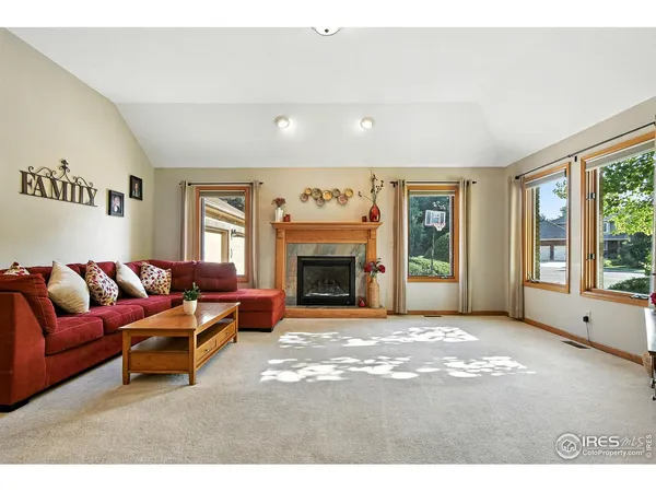 $1,097,000 | 2020 Diamond Drive, Longmont, CO 80504
