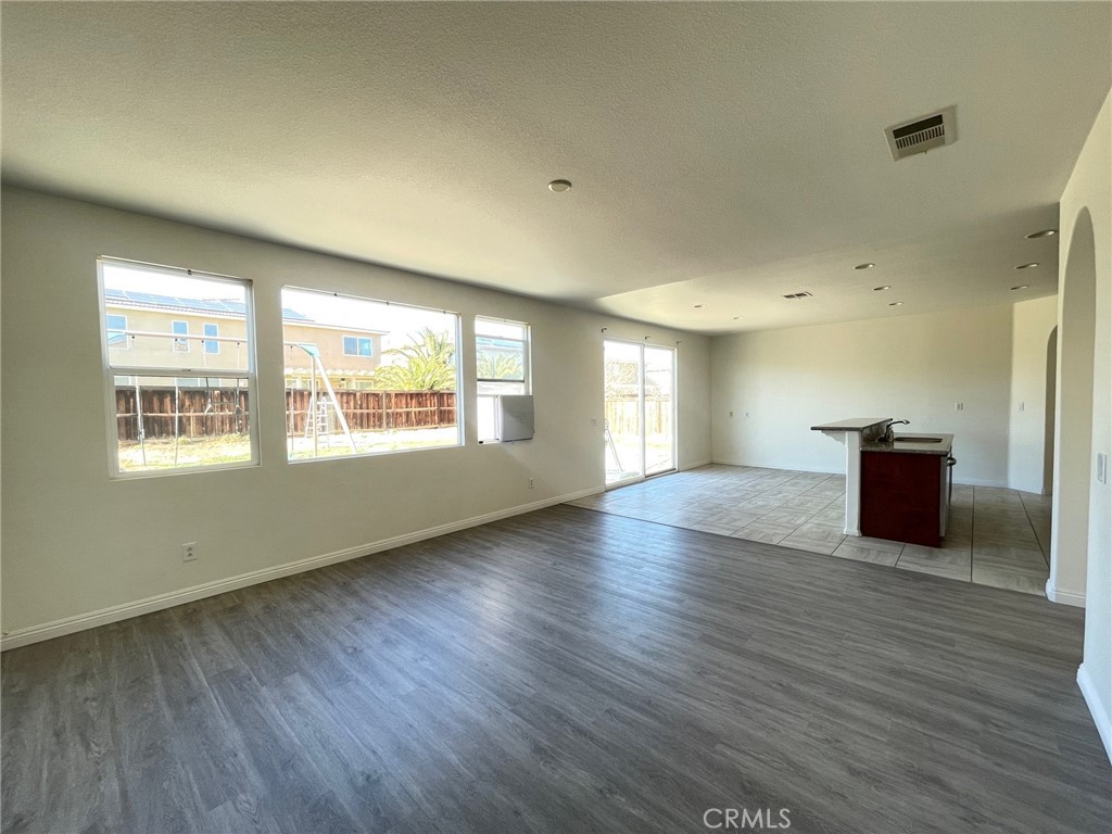 15246 Diamond Road Victorville, CA 92394 - Photo 11 of 33