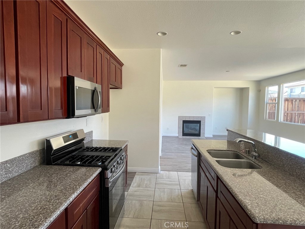 15246 Diamond Road Victorville, CA 92394 - Photo 6 of 33