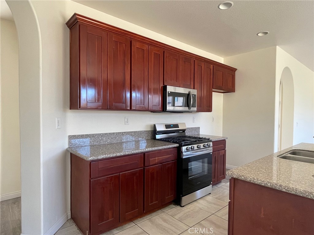 15246 Diamond Road Victorville, CA 92394 - Photo 7 of 33