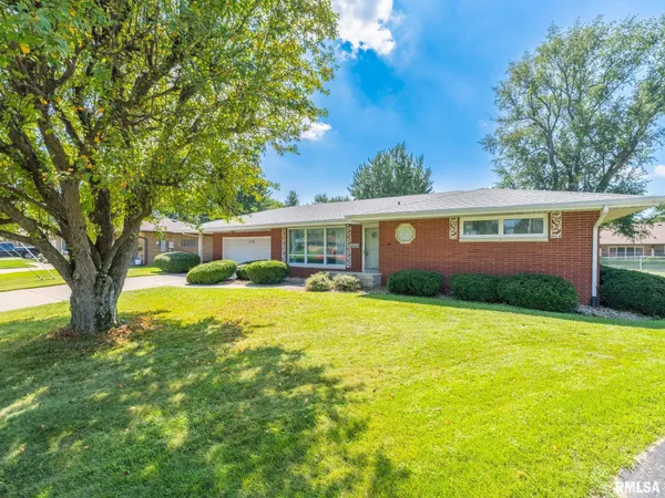 $223,500 | 1709 St Clair Drive, Pekin, IL 61554