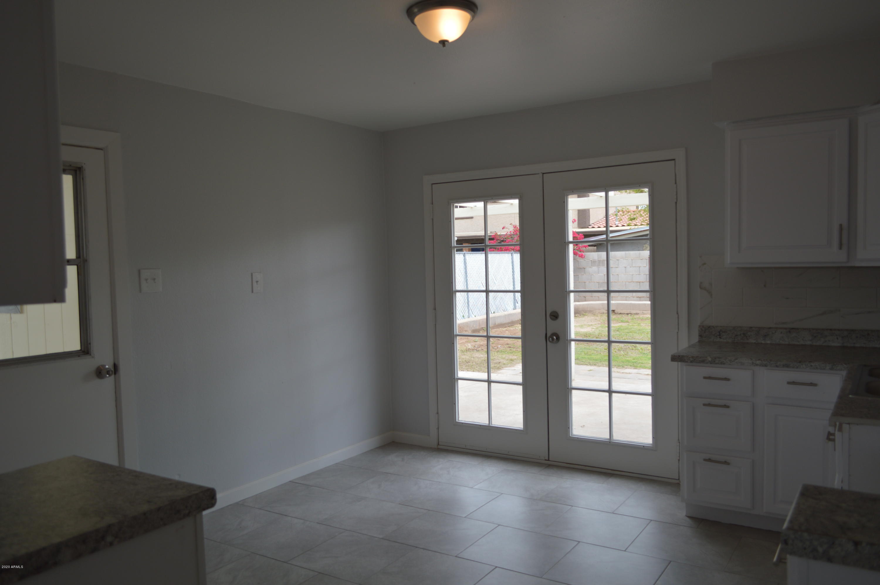 8102 West Osborn Road Phoenix, AZ 85033 - Photo 13 of 21 an empty room with windows