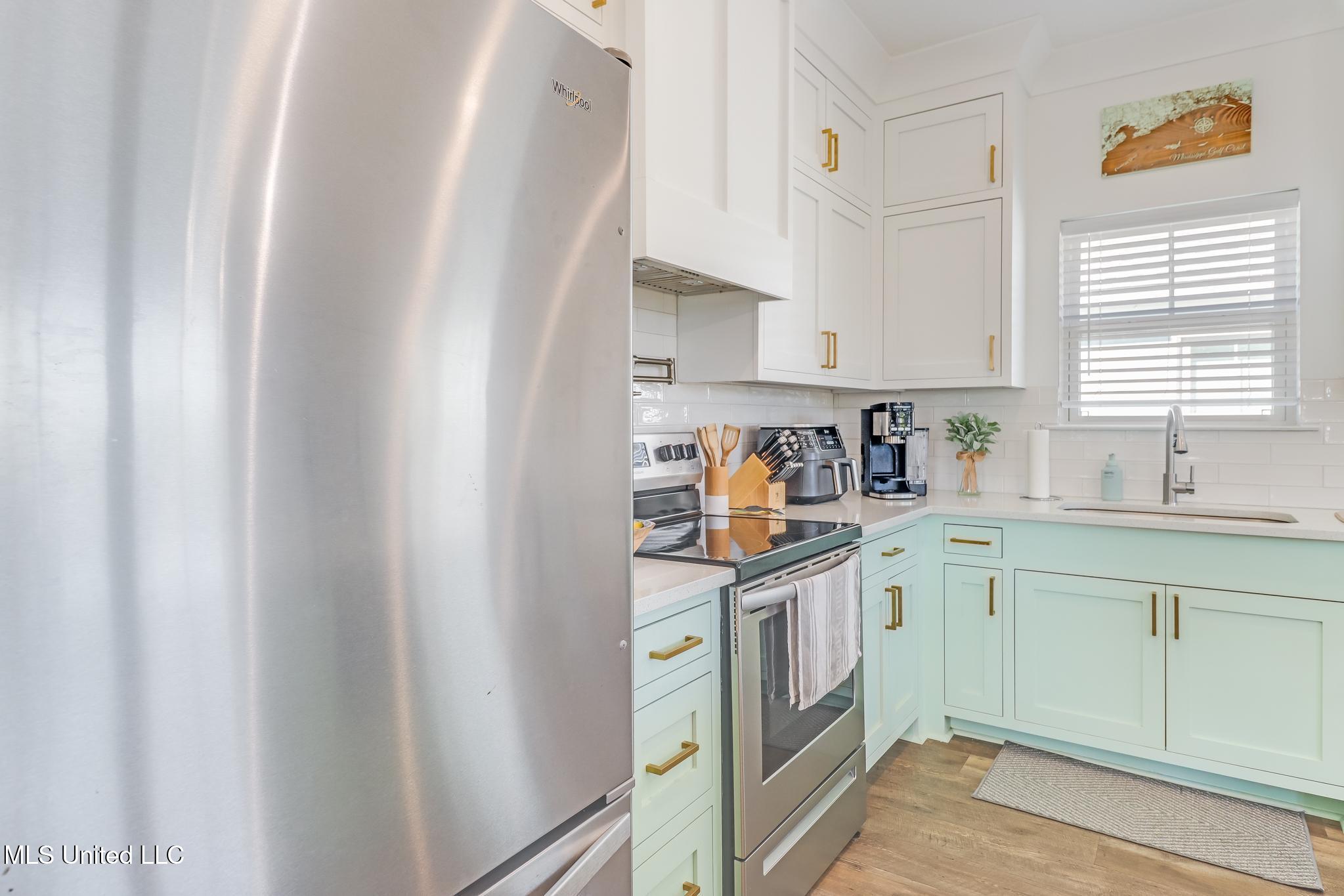 518 5th Street Pass Christian, MS 39571 - Photo 9 of 23 kitchen