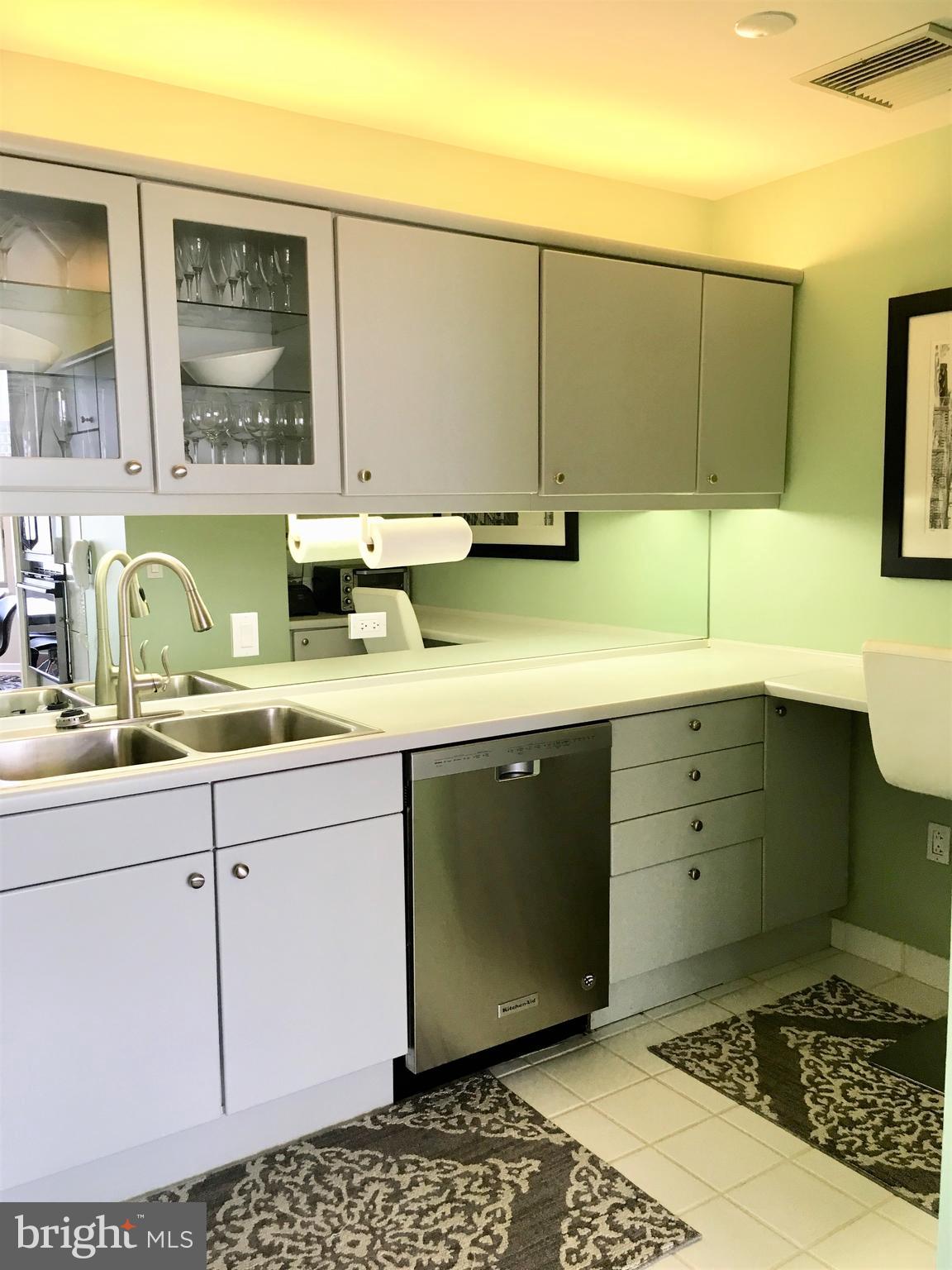 202-210 West Rittenhouse Square, Unit 2402 Philadelphia, PA 19103 - Photo 10 of 20 Kitchen