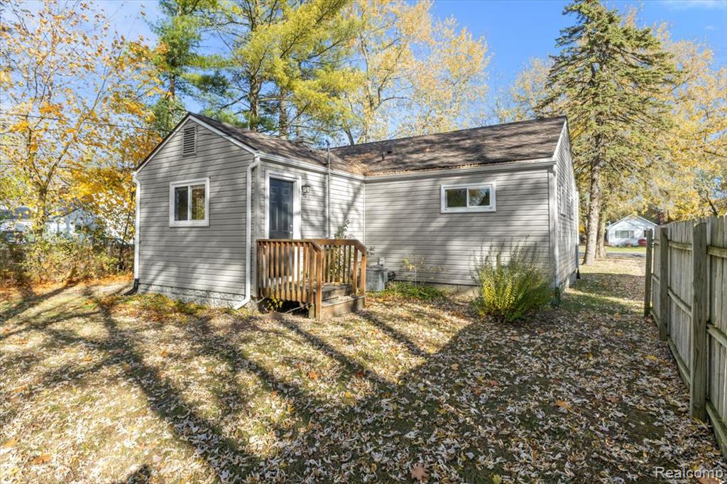 5051 Sashabaw Road Clarkston, MI 48346 - Photo 23 of 31