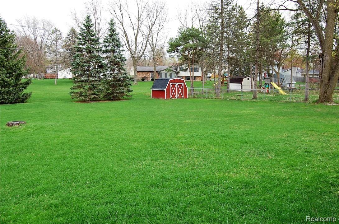 5425 South Genesee Road Grand Blanc, MI 48439 - Photo 34 of 36 Backyard2.JPG