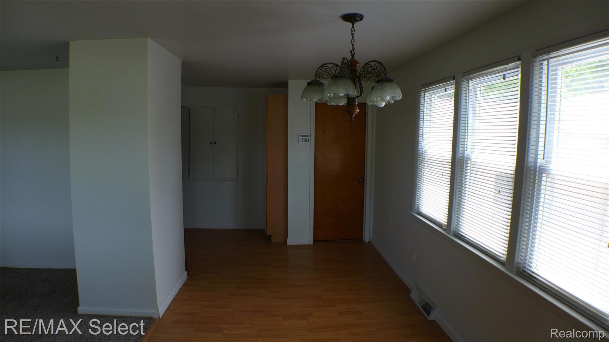2290 North Center Road Burton, MI 48509 - Photo 5 of 17 P1060284.JPG