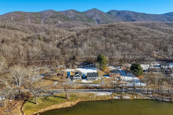 $995,000 | 37-39 Whistle Lane, Shenandoah, VA 22849