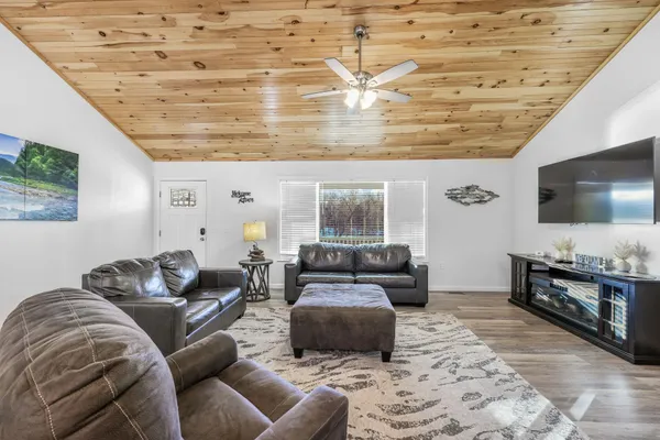 $995,000 | 37-39 Whistle Lane, Shenandoah, VA 22849