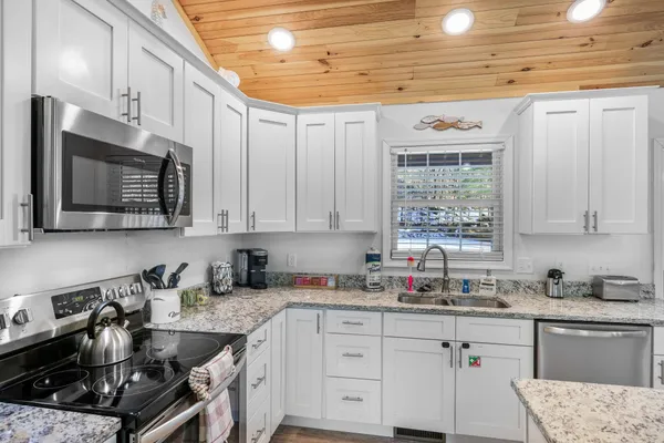 $995,000 | 37-39 Whistle Lane, Shenandoah, VA 22849