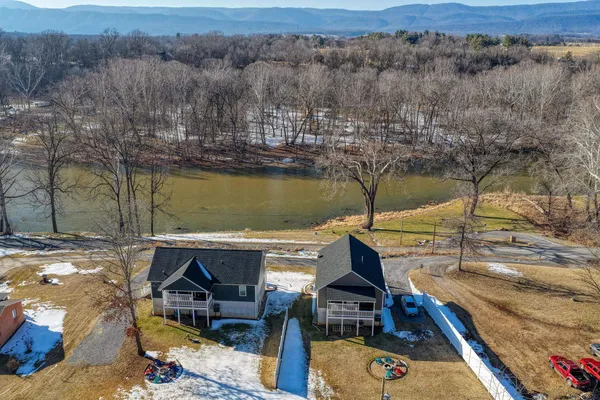 $995,000 | 37-39 Whistle Lane, Shenandoah, VA 22849