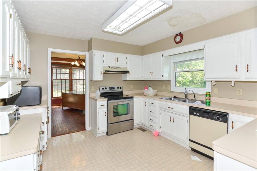 2140 South Carroll Road Indianapolis, IN 46239 - Photo 6 of 33