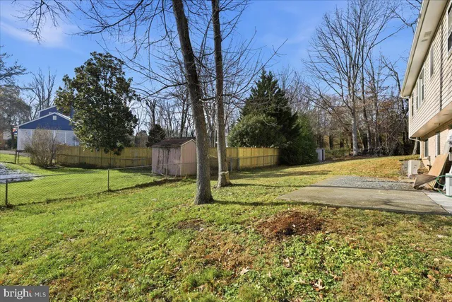 a view of a garden with basketball court