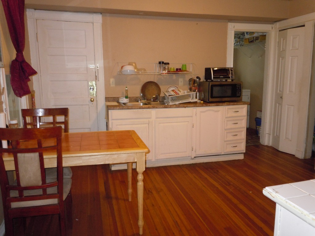 17 Lyndale Street Springfield, MA 01108 - Photo 13 of 24