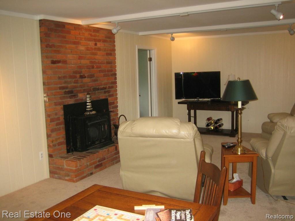 9910 Ellis Road Clarkston, MI 48348 - Photo 9 of 32 FAMILY ROOM