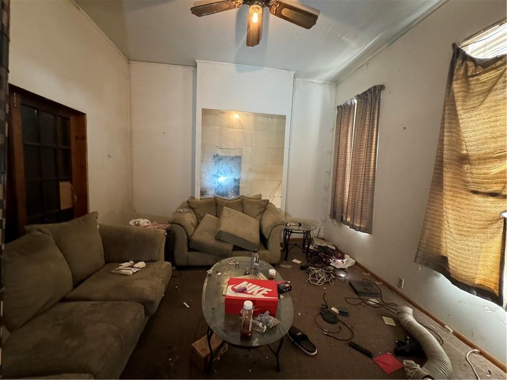 26 Alpine Avenue Pittsburgh, PA 15212 - Photo 2 of 15 a living room with furniture and window