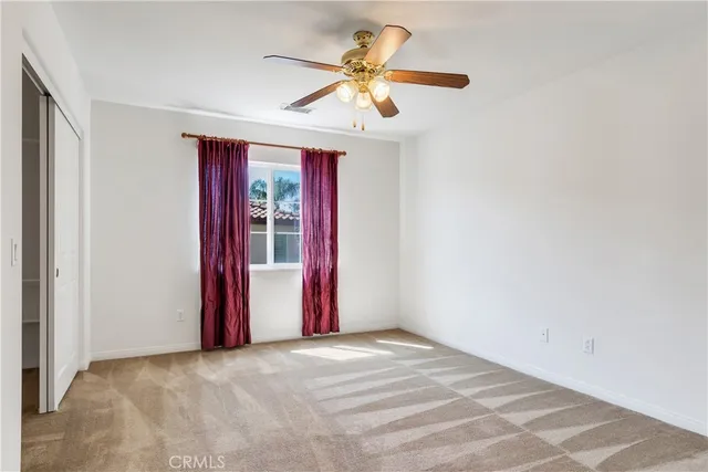 a view of a livingroom with a workspace