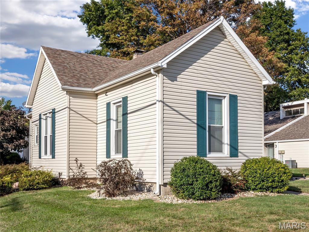 121 West Clay Street Troy, IL 62294 - Photo 24 of 32