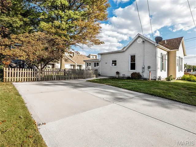 $172,000 | 121 West Clay Street, Troy, IL 62294