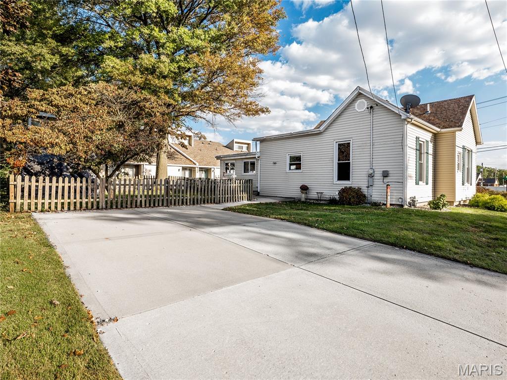 121 West Clay Street Troy, IL 62294 - Photo 27 of 32