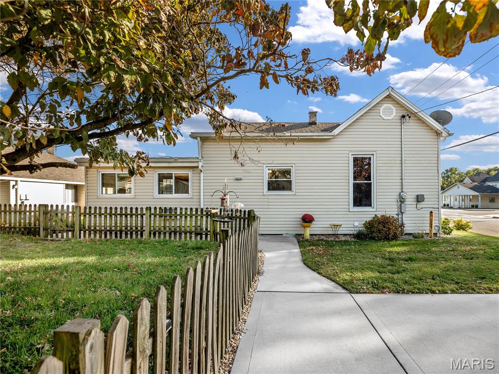 121 West Clay Street Troy, IL 62294 - Photo 29 of 32