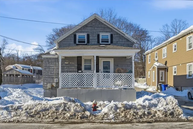 $299,900 | 208 Simmonsville Avenue, Johnston, RI 02919