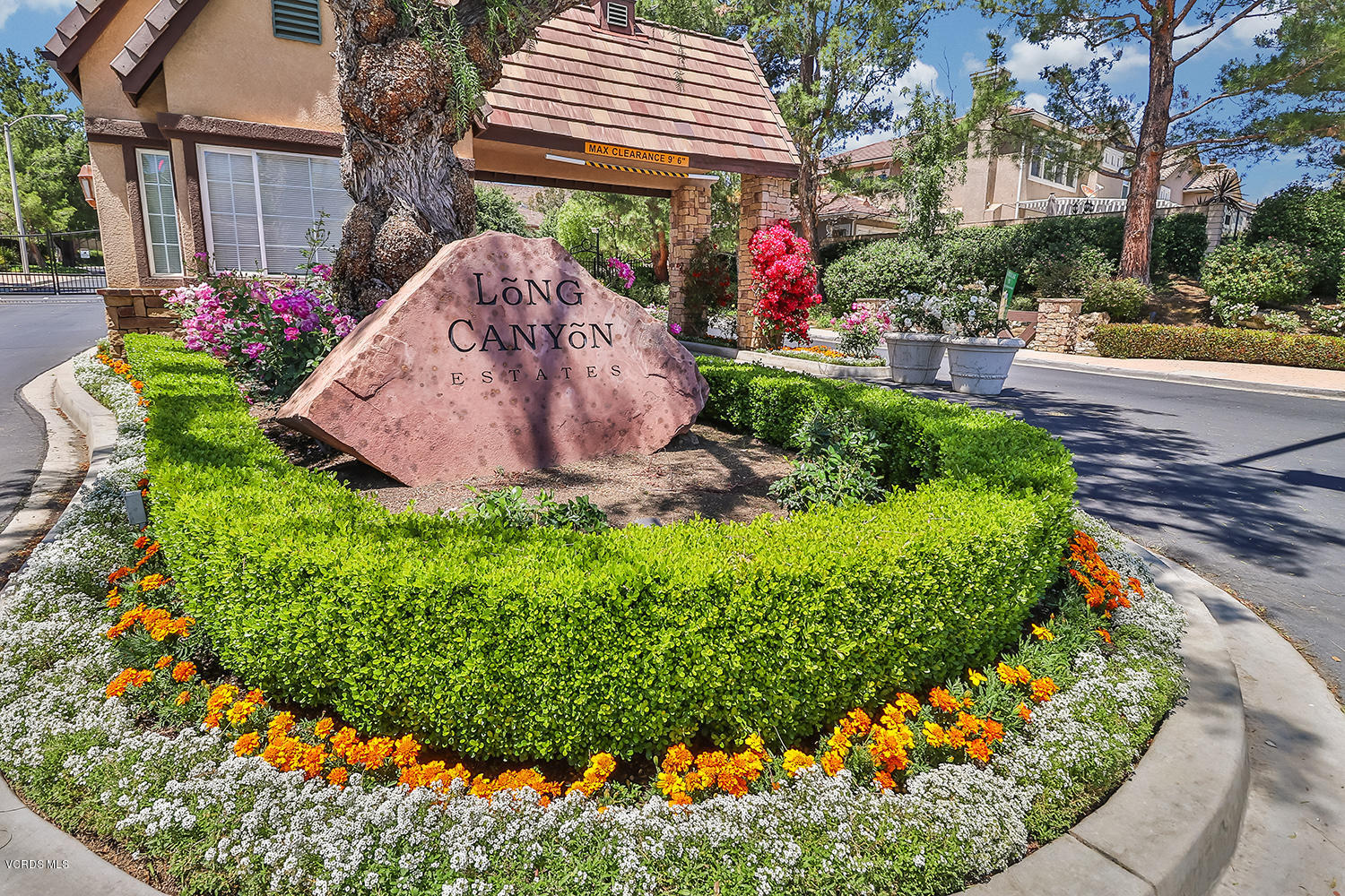 113 Ranch Creek Court Simi Valley, CA 93065 - Photo 4 of 45 aFront