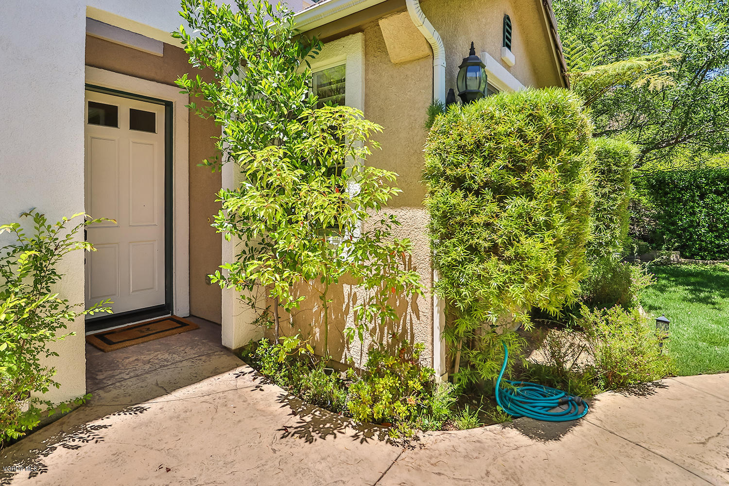 113 Ranch Creek Court Simi Valley, CA 93065 - Photo 5 of 45 aFront5