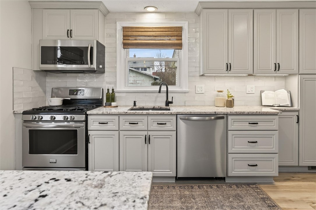 68 Covington Road Irondequoit, NY 14617 - Photo 8 of 36