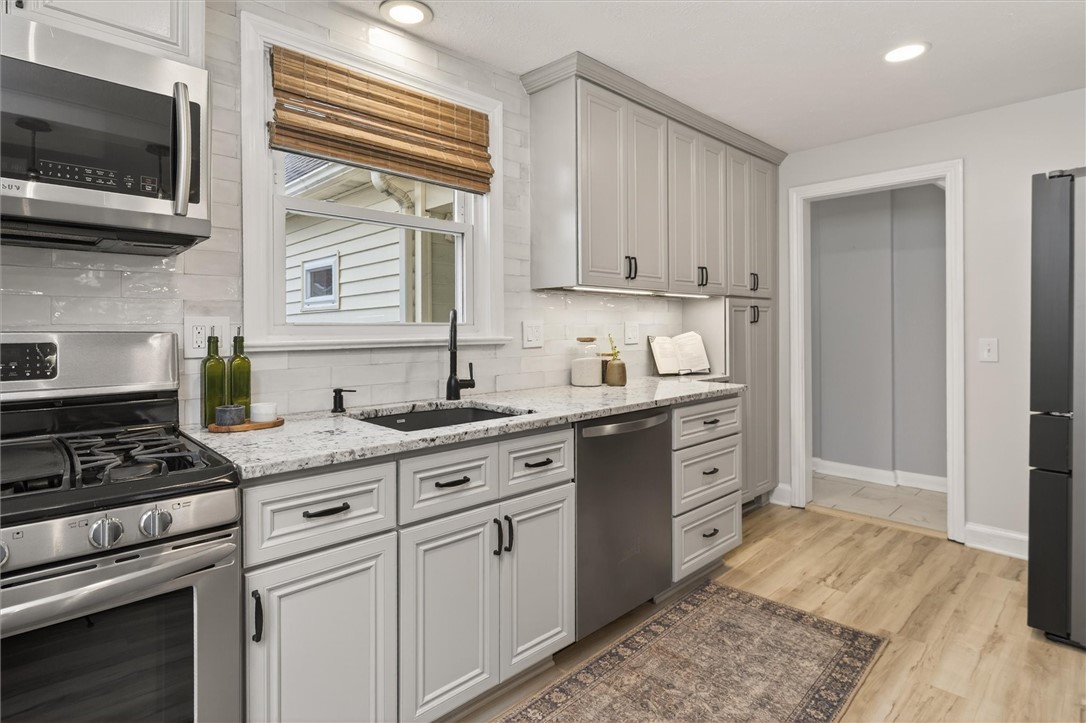 68 Covington Road Irondequoit, NY 14617 - Photo 9 of 36