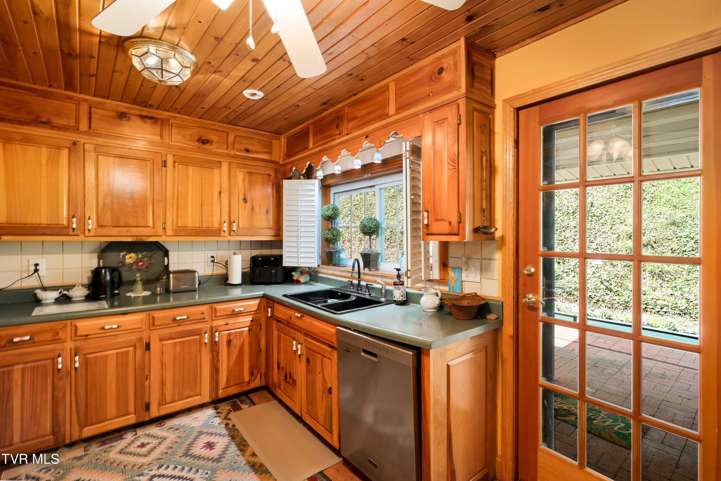 6646 Roan Creek Road Butler, TN 37640 - Photo 20 of 80 6646 Roan Creek Rd (69 of 81)