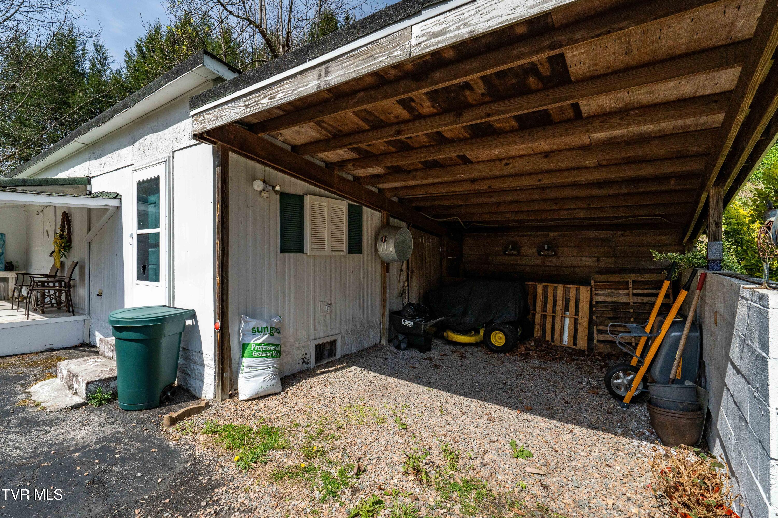 6646 Roan Creek Road Butler, TN 37640 - Photo 34 of 80 6646 Roan Creek Rd (8 of 81)