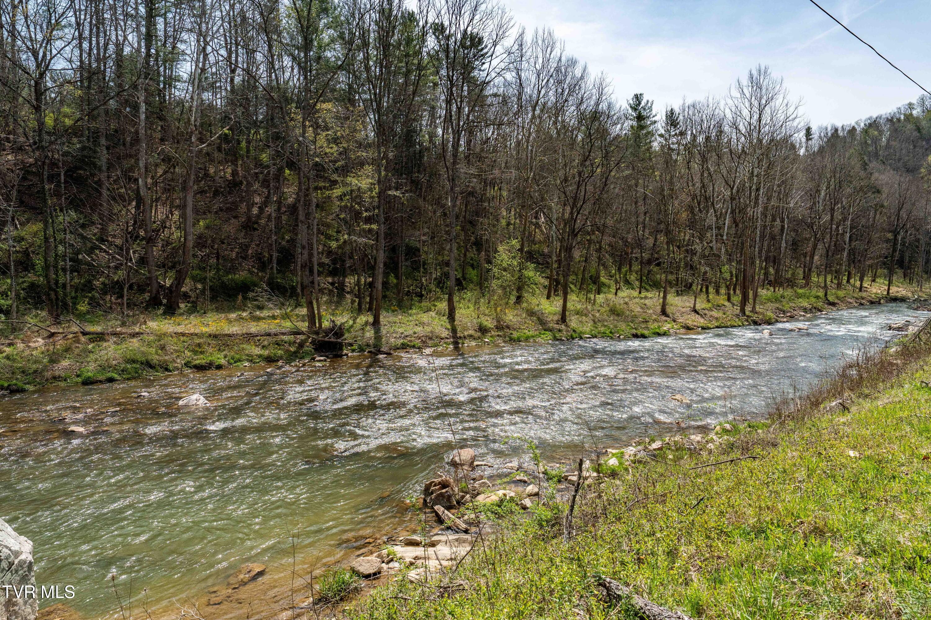 6646 Roan Creek Road Butler, TN 37640 - Photo 6 of 80 6646 Roan Creek Rd (20 of 81)