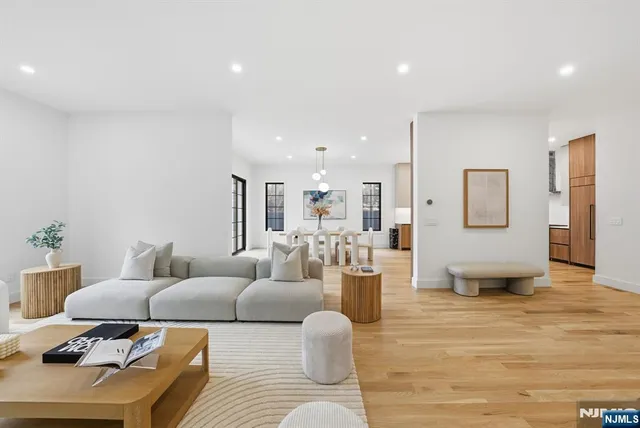 $1,749,000 | 7 Cedar Court, Demarest, NJ 07627