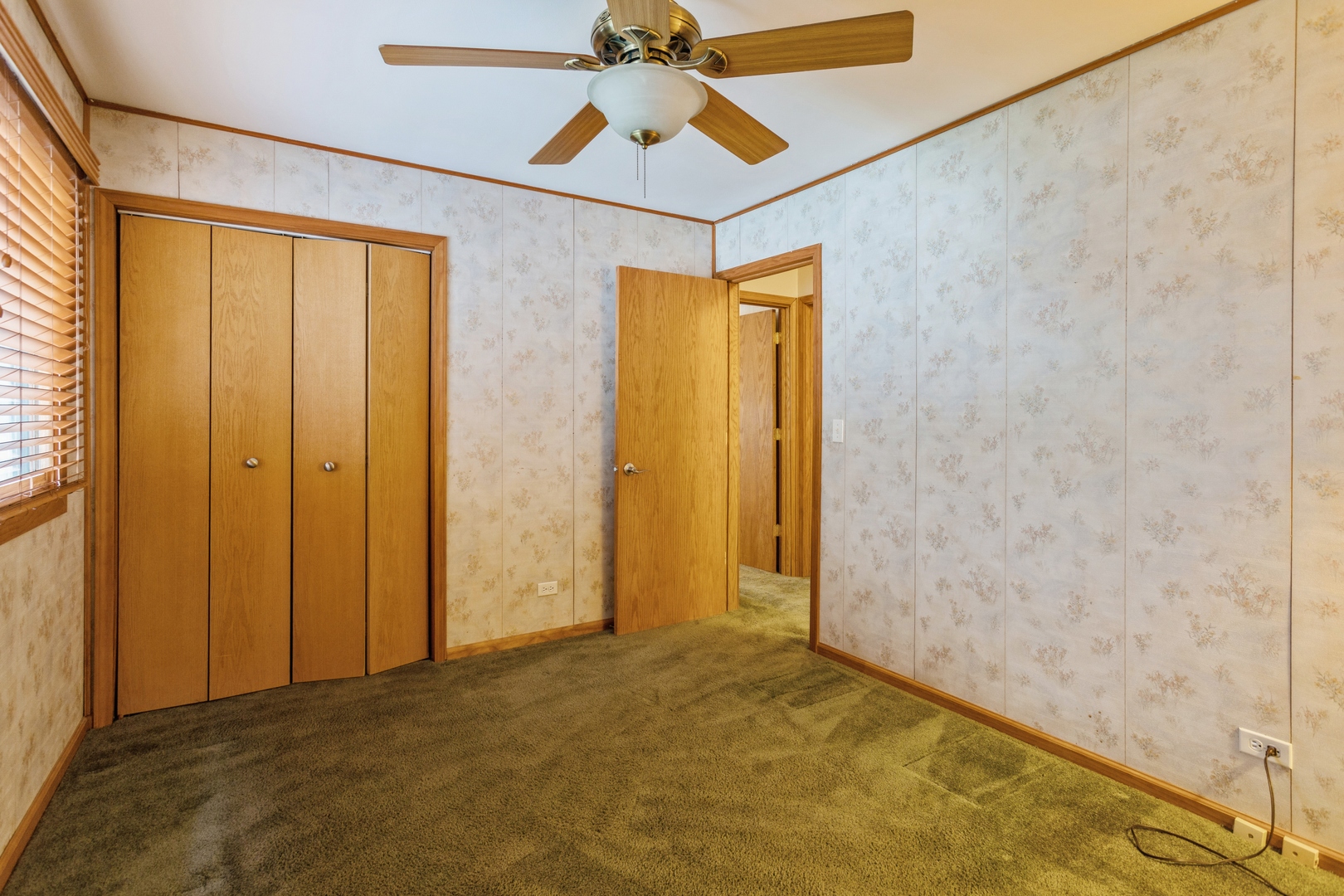 628 West Briarcliff Road Bolingbrook, IL 60440 - Photo 15 of 31 a view of a bathroom with a shower