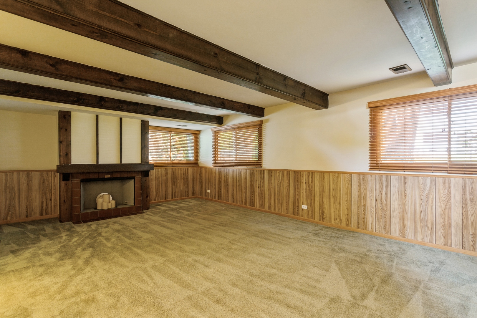 628 West Briarcliff Road Bolingbrook, IL 60440 - Photo 21 of 31 a view of an empty room