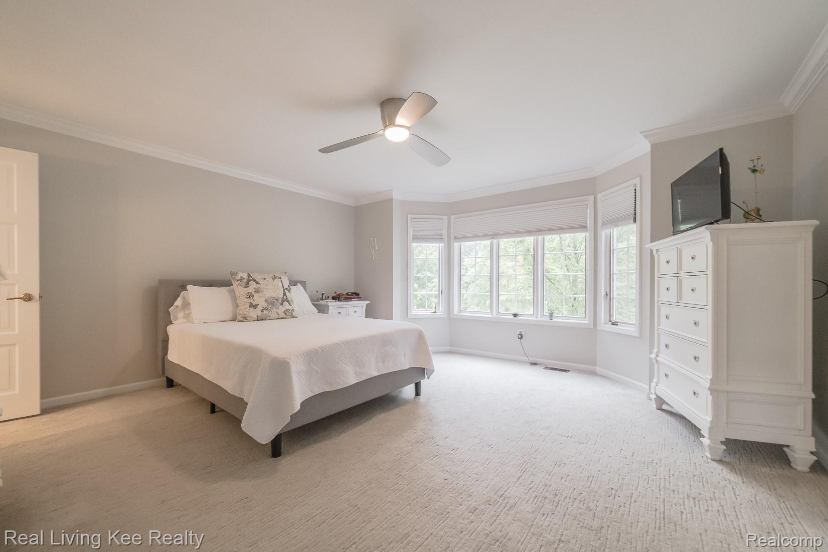 4605 Valley View Point Rochester, MI 48306 - Photo 24 of 54 Princess suite with bay window