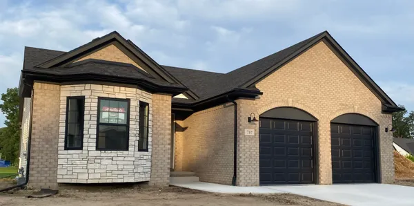 $399,999 | 737 Britt Circle, Unit 11, Dundee, MI 48131