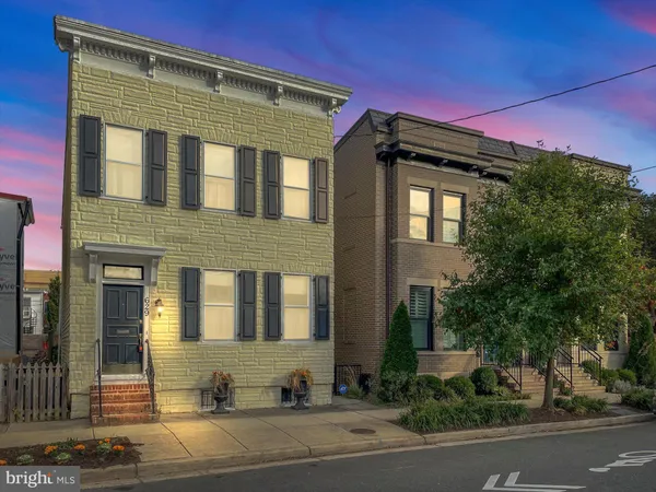 $4,200 | 629 North Columbus Street, Alexandria, VA 22314