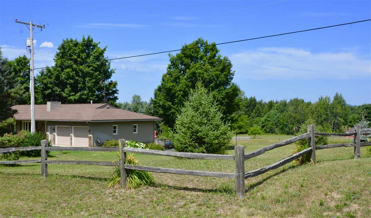 10215 East Fort Road Suttons Bay, MI 49682 - Photo 5 of 60 1851099-4.JPG