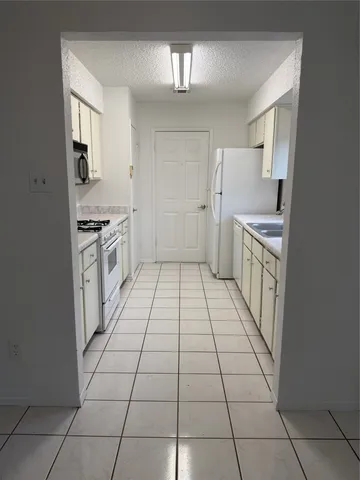 $2,300 | 5601 Porsche Lane, Austin, TX 78749