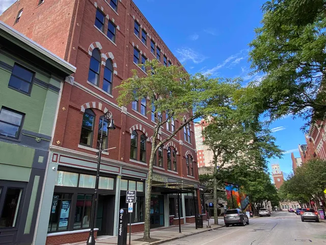 $2,021 | 83 Hanover Street, Unit 202, Manchester, NH 03101