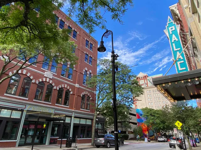 $2,021 | 83 Hanover Street, Unit 202, Manchester, NH 03101