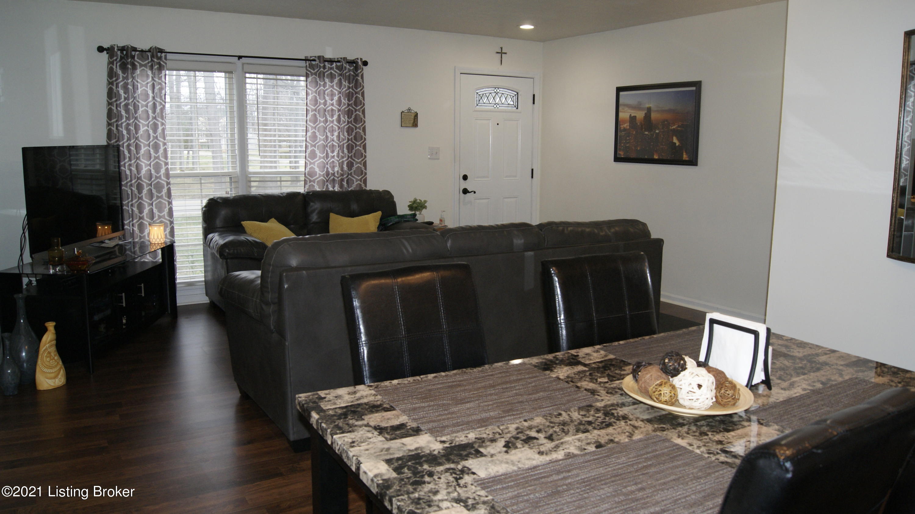 9704 Fairground Road Louisville, KY 40291 - Photo 5 of 20 _DSC3324