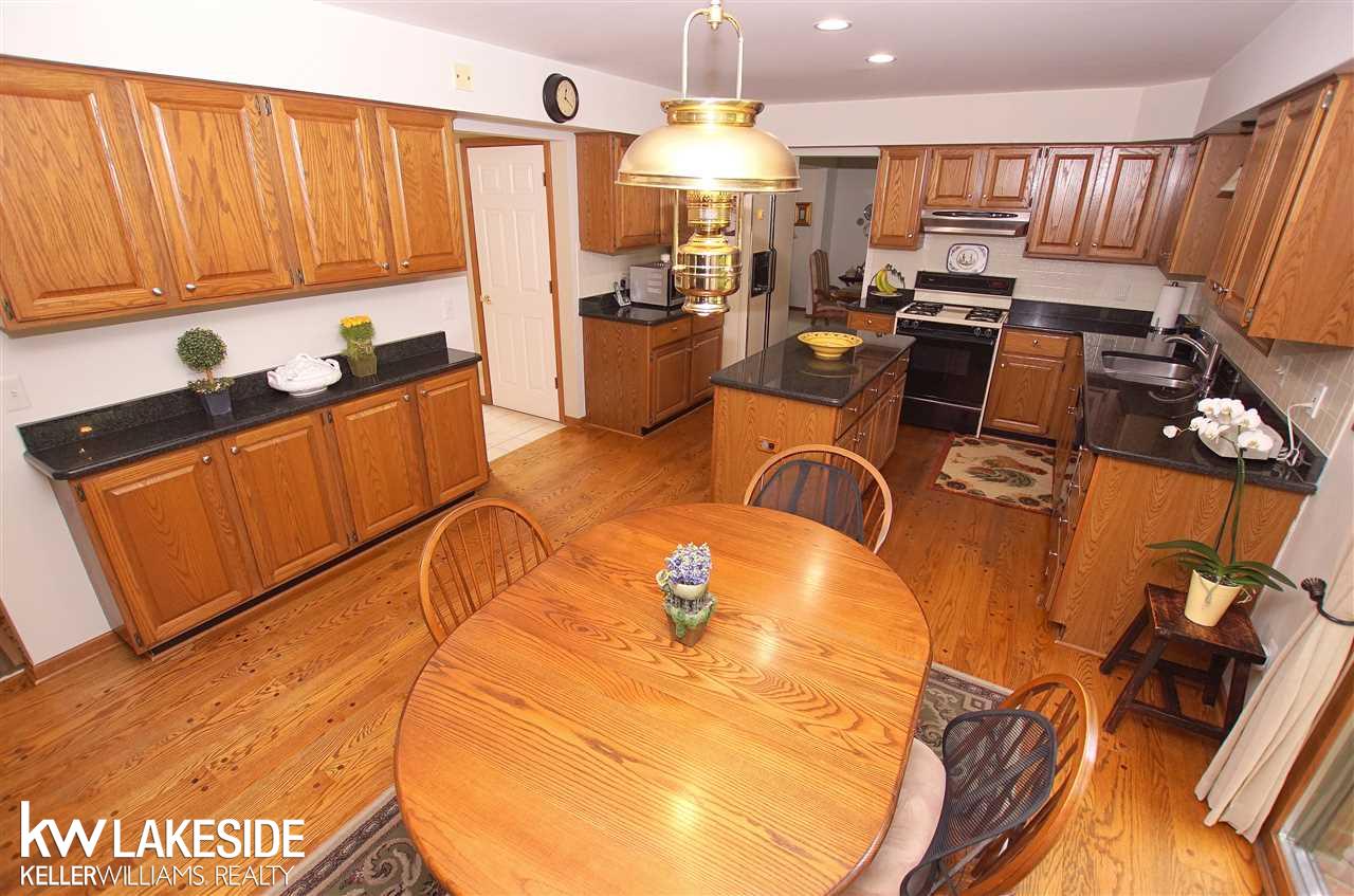 2190 Reagan Drive Rochester, MI 48309 - Photo 14 of 31 31322537-13.JPG