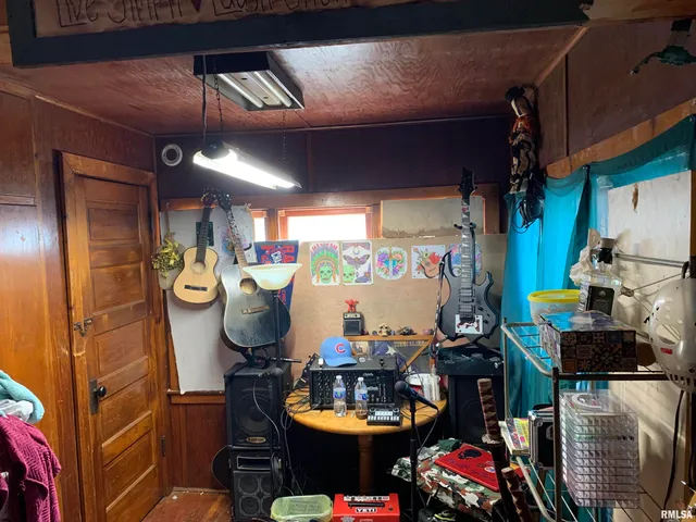 $65,000 | 401 West 3rd Avenue, Monmouth, IL 61462