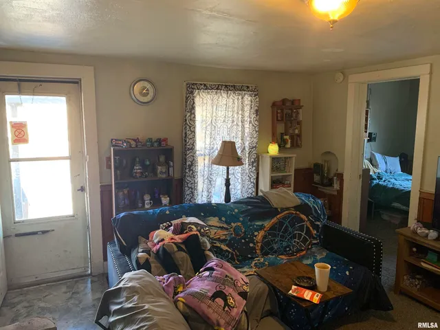 $65,000 | 401 West 3rd Avenue, Monmouth, IL 61462