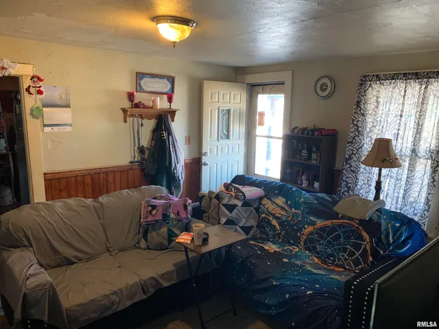 $65,000 | 401 West 3rd Avenue, Monmouth, IL 61462