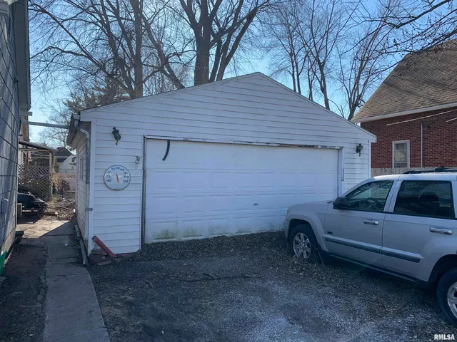 $65,000 | 401 West 3rd Avenue, Monmouth, IL 61462